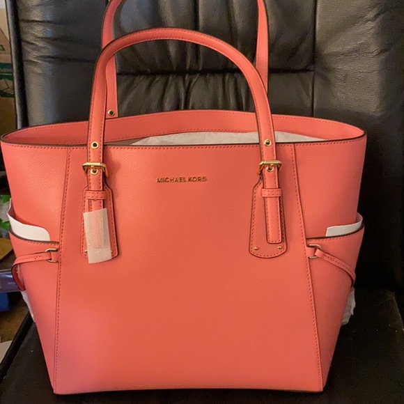 Michael Kors Voyager Tote - Picture 3 of 7